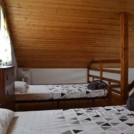 Cosy Wooden House 度假居 *