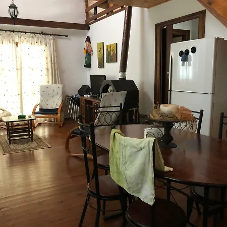 Cosy Wooden House 度假居 佩多拉斯